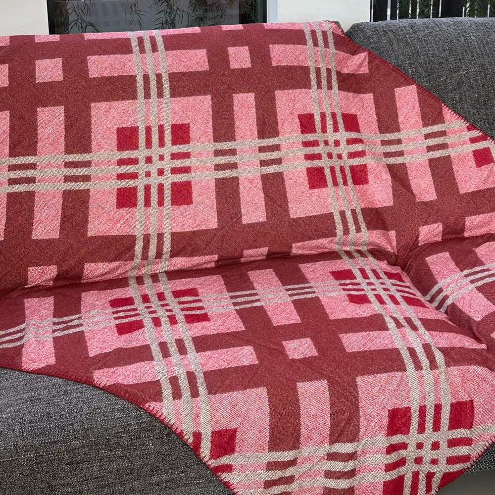New ! IKEA APELVECKMAL Throw Wine/pink with gray/red accents, 51x67", NWT